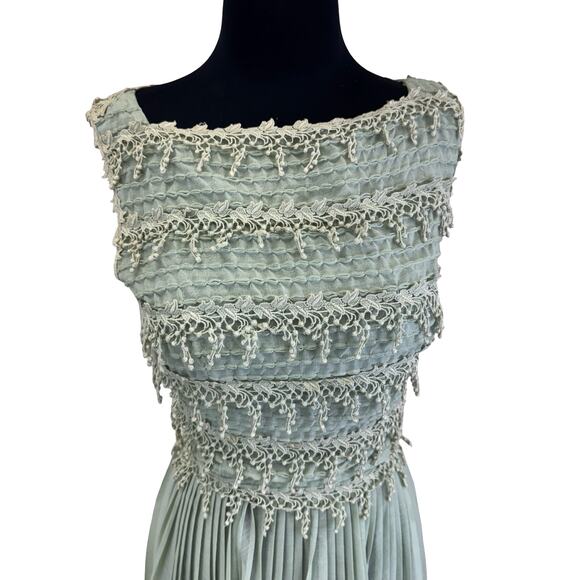 1950s Mint Green Carlye Dress – Lace Bodice & Pleated Skirt – Size XS/S - Picture 5 of 14